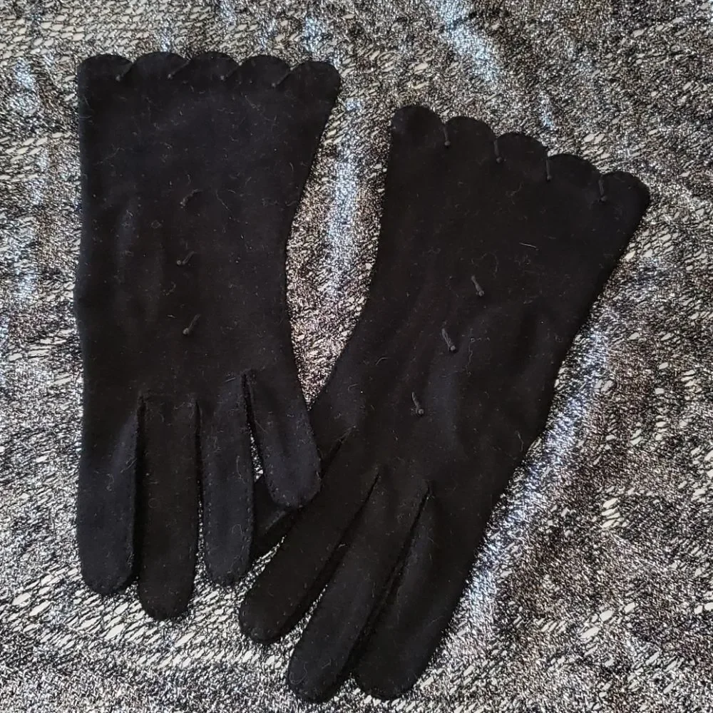 VNTG Black Soft Nylon Gloves